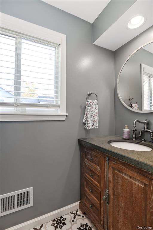 3895 Lakeview Boulevard