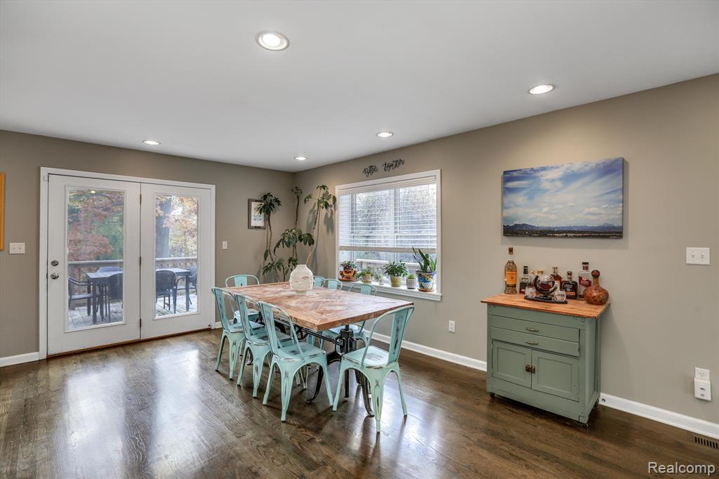 3895 Lakeview Boulevard