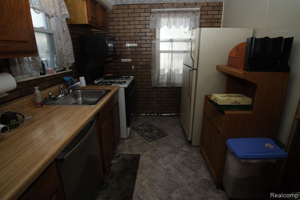 23835 Hazelwood Avenue