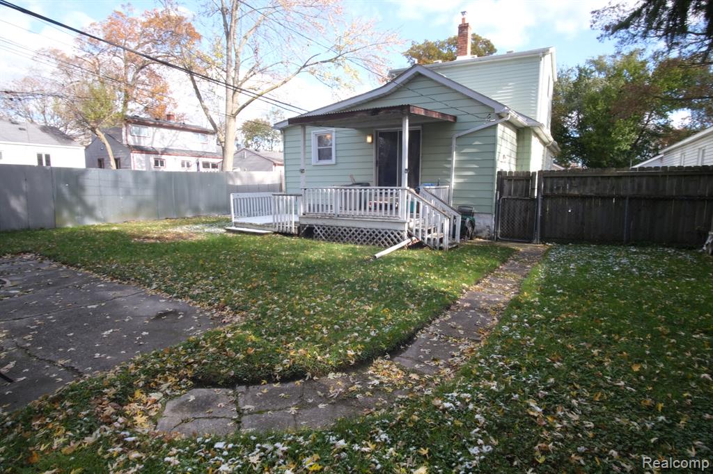 23835 Hazelwood Avenue