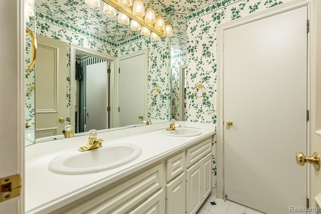 3890 Mountain Laurel Boulevard