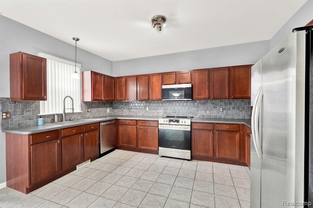 42849 Richmond Drive