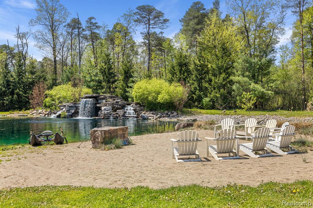 920 Pine Needle Trail
