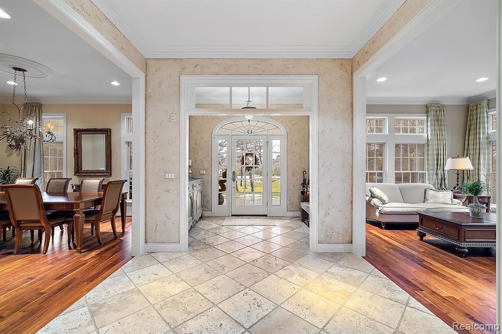 920 Pine Needle Trail