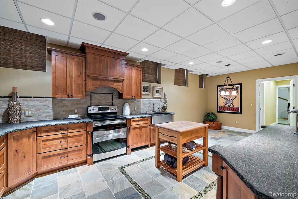 920 Pine Needle Trail
