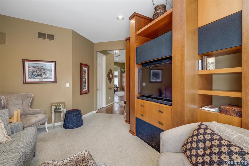 4746 Woodbine Circle