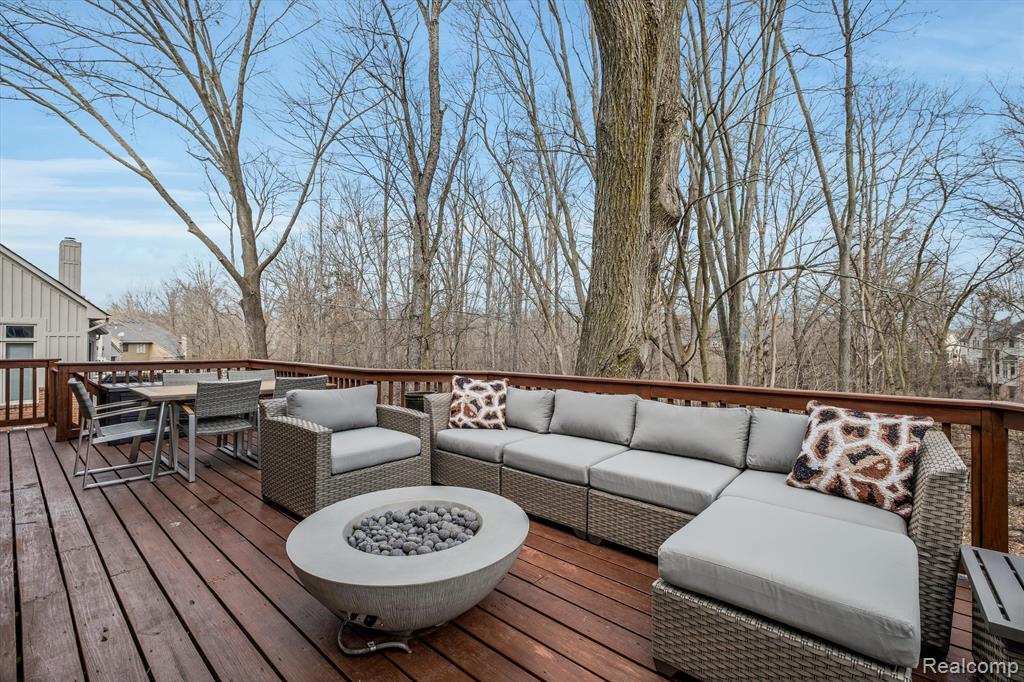 4746 Woodbine Circle