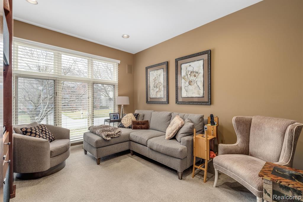 4746 Woodbine Circle