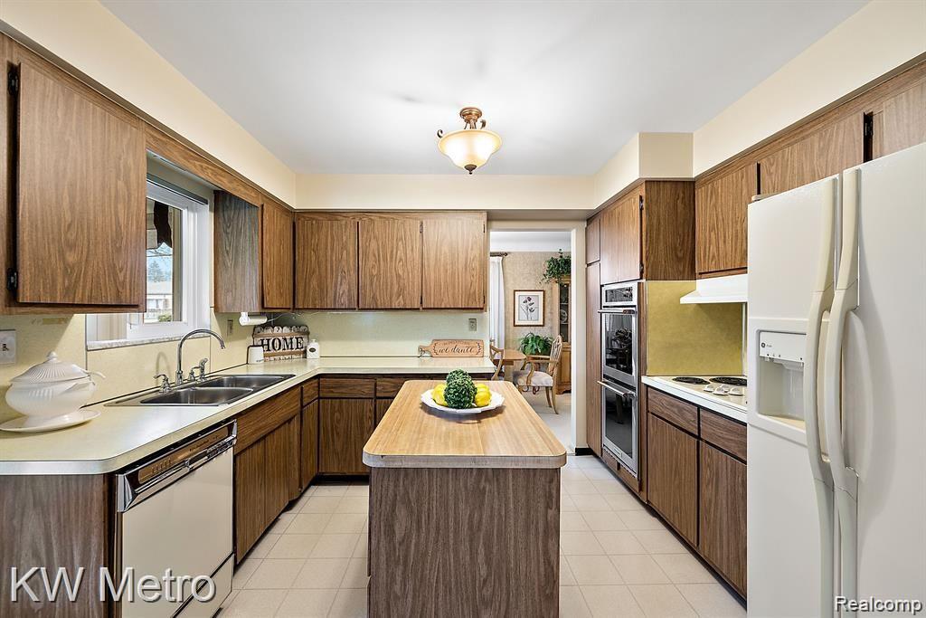 18950 Skyline Street