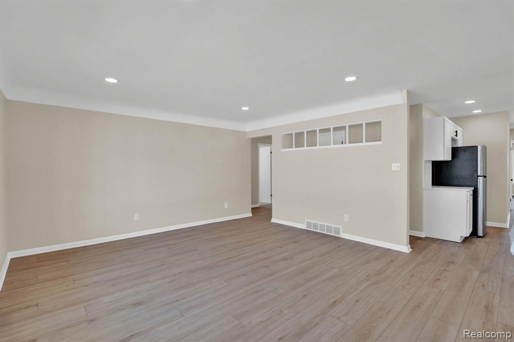 829 W Baker Avenue