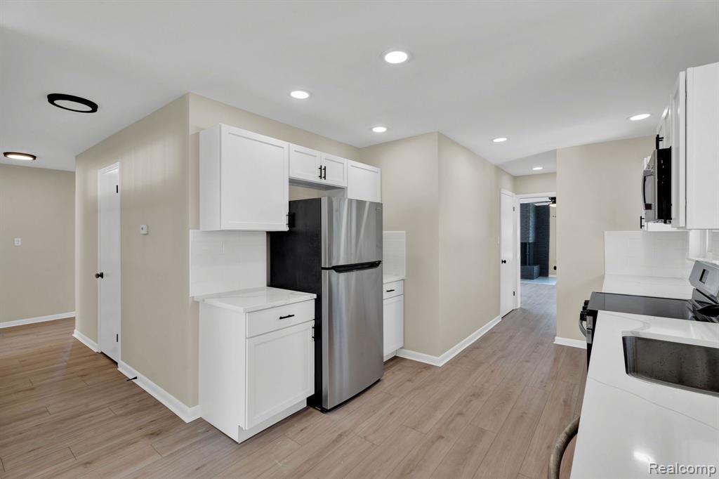 829 W Baker Avenue