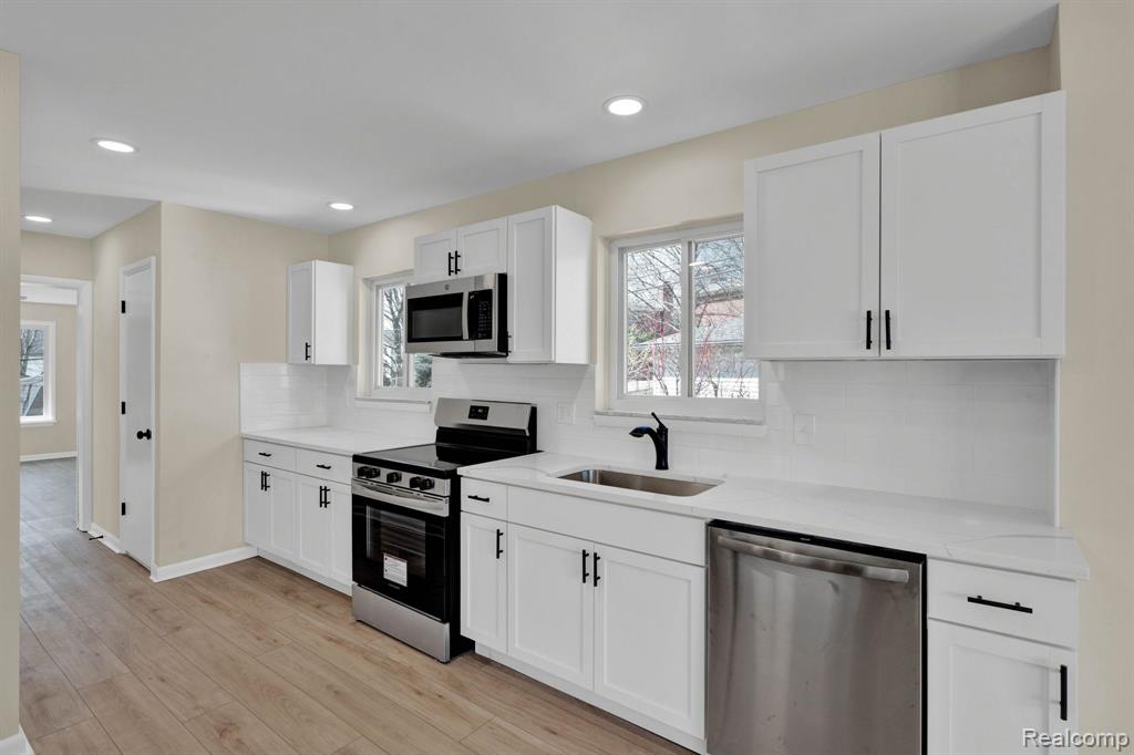 829 W Baker Avenue