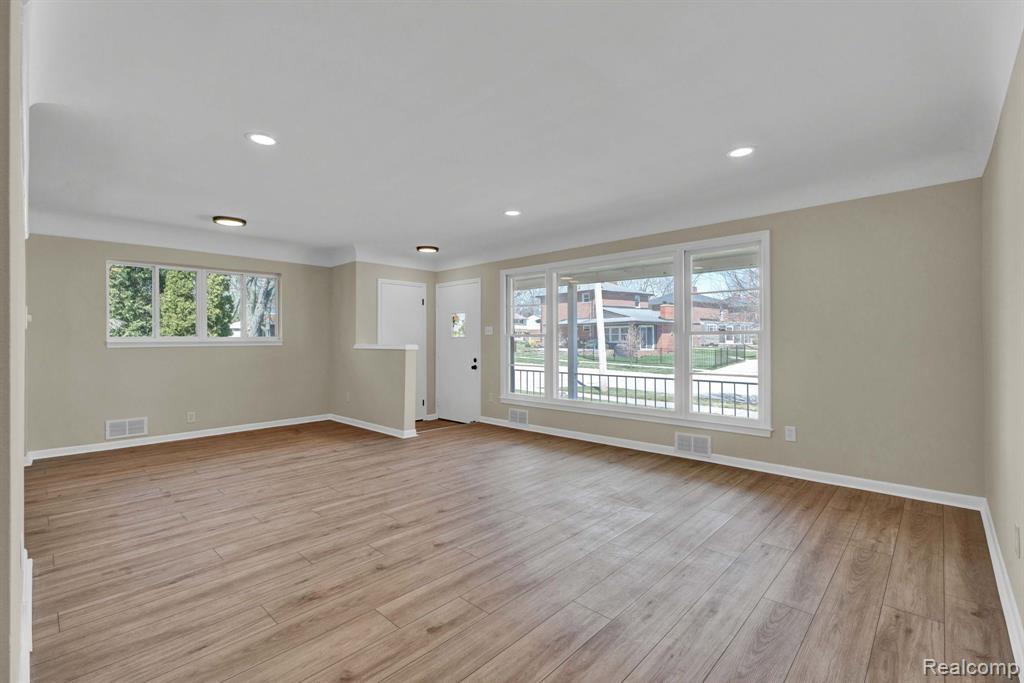 829 W Baker Avenue