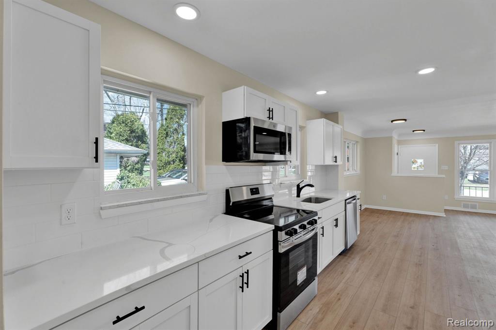 829 W Baker Avenue
