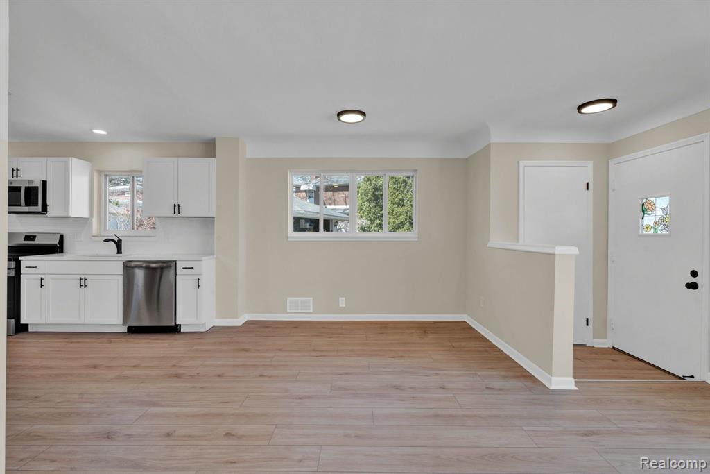 829 W Baker Avenue