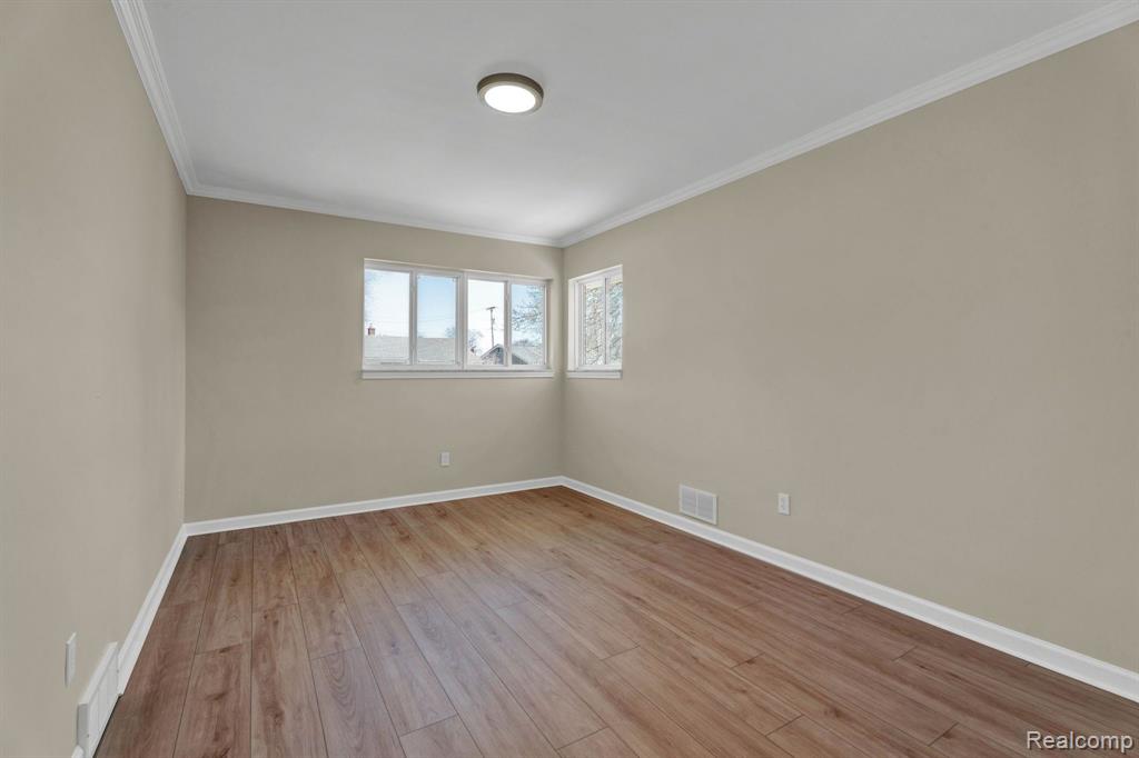 829 W Baker Avenue