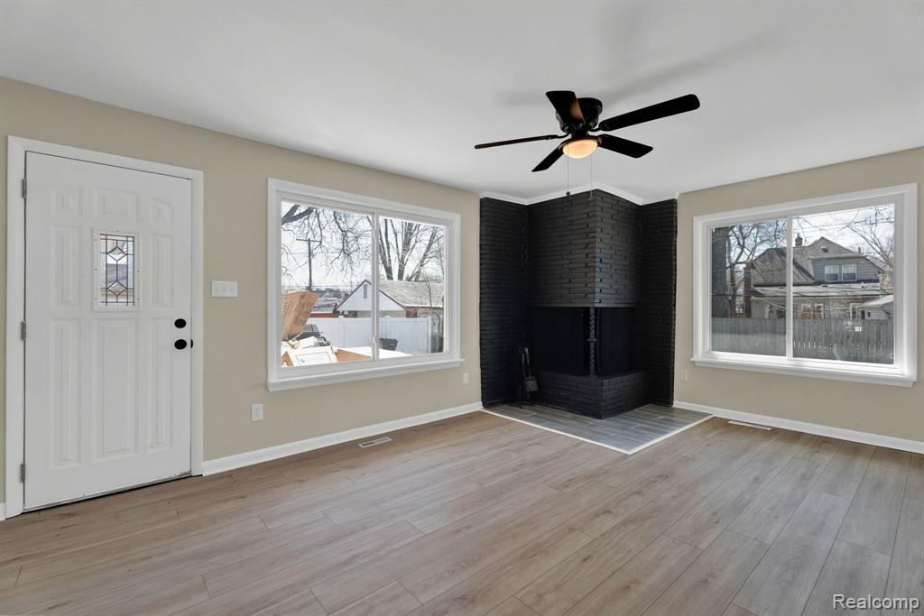 829 W Baker Avenue