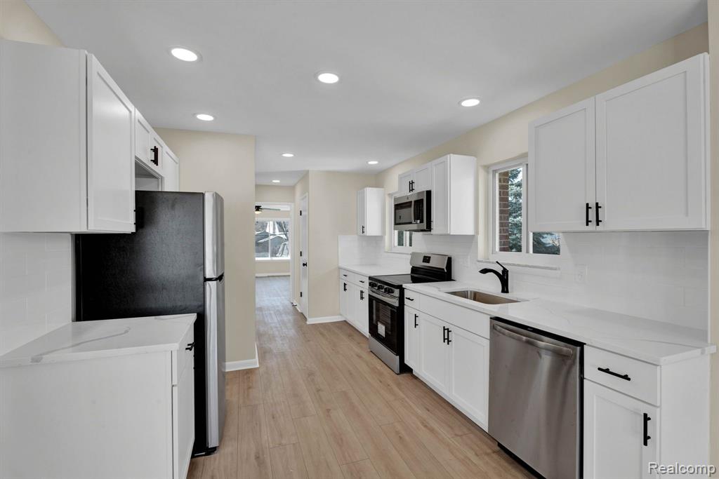 829 W Baker Avenue