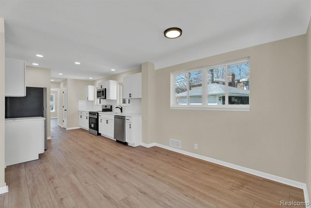 829 W Baker Avenue