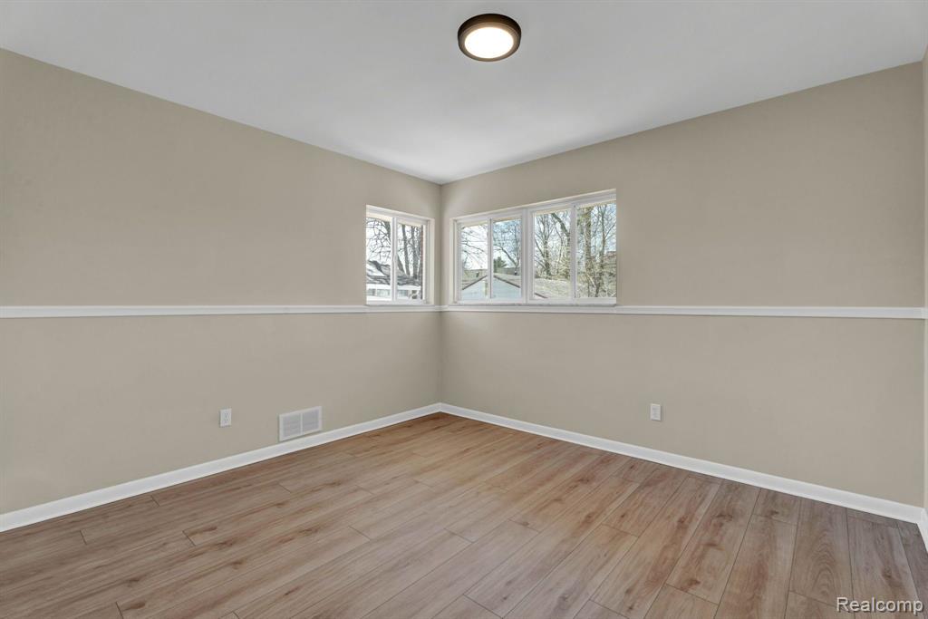 829 W Baker Avenue