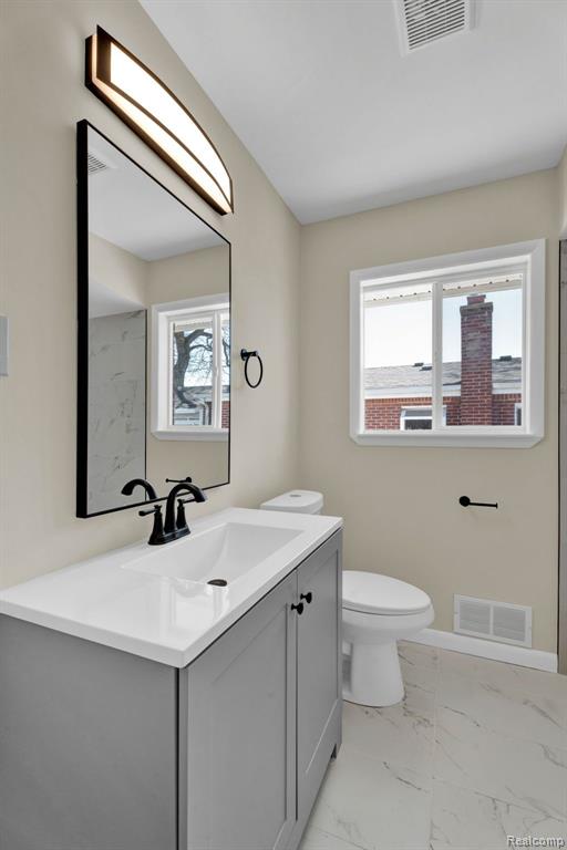 829 W Baker Avenue