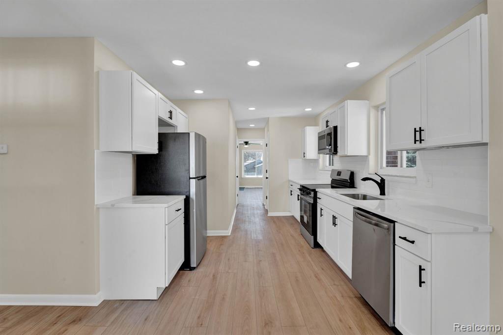 829 W Baker Avenue