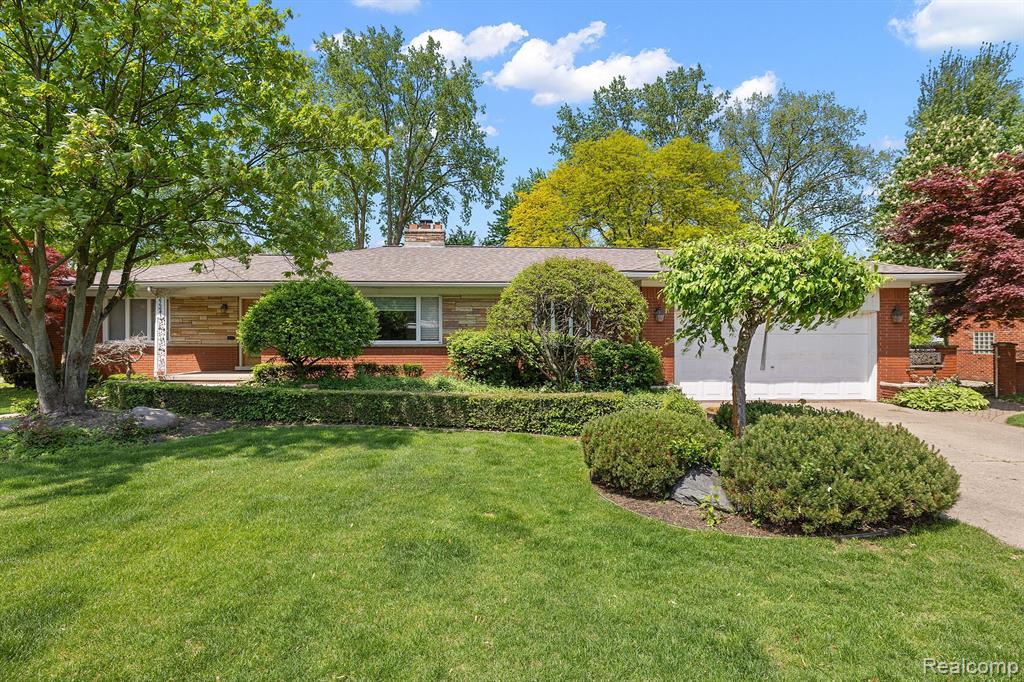 22241 Grossedale Street