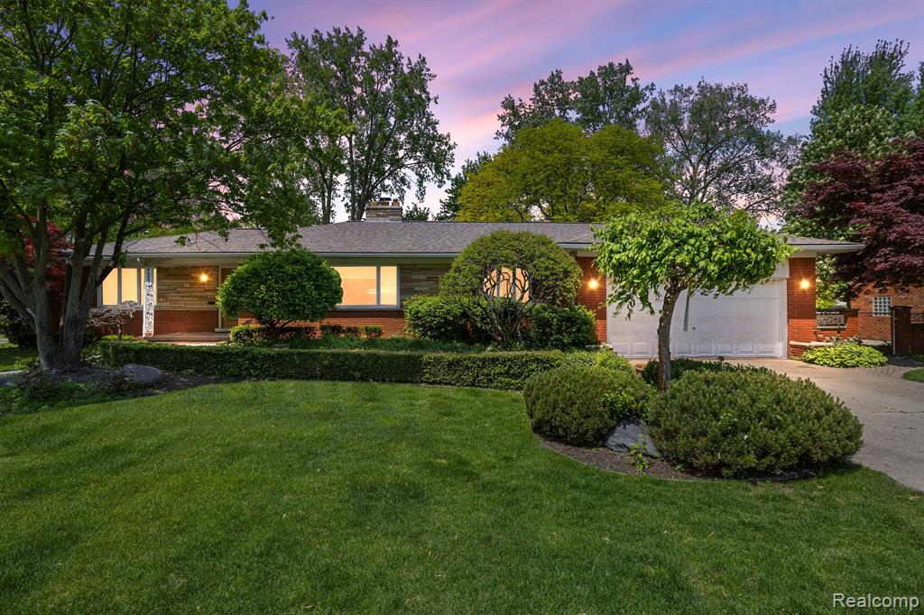 22241 Grossedale Street