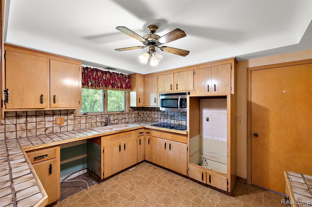 22241 Grossedale Street