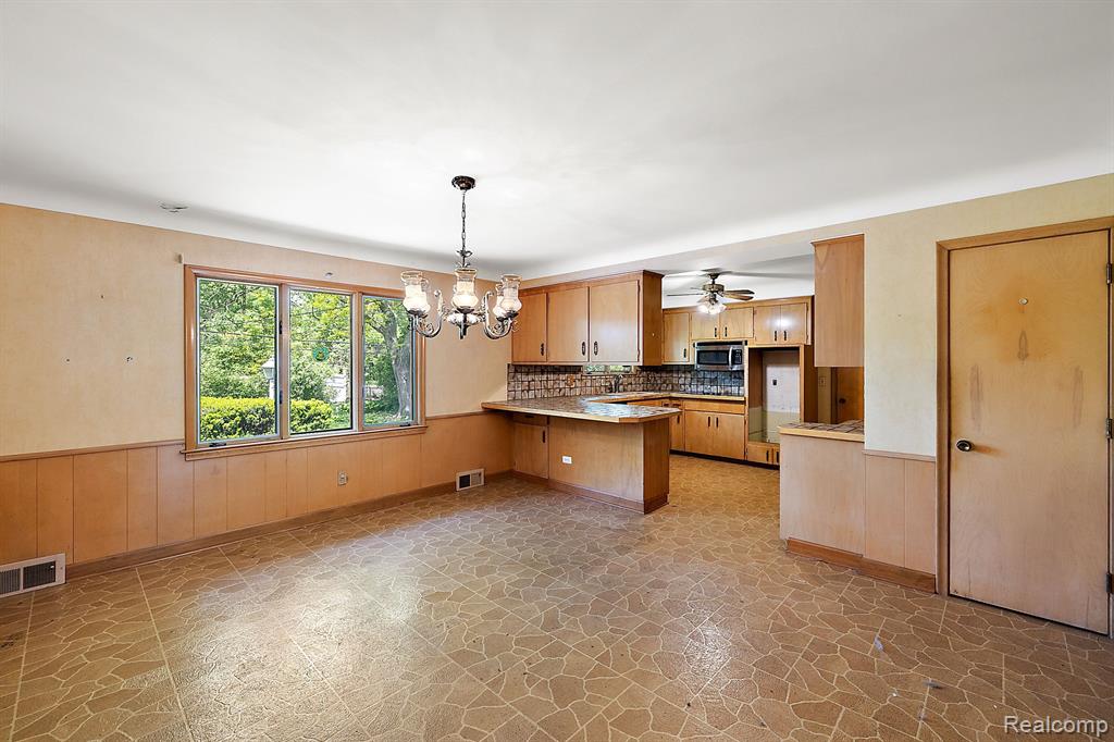 22241 Grossedale Street