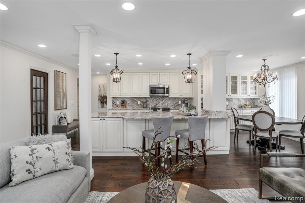 600 W Brown Street # 410