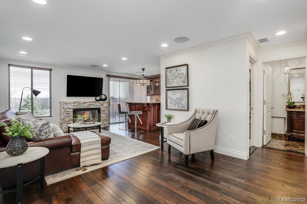 600 W Brown Street # 410