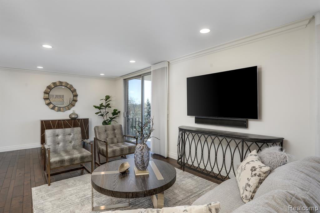 600 W Brown Street # 410