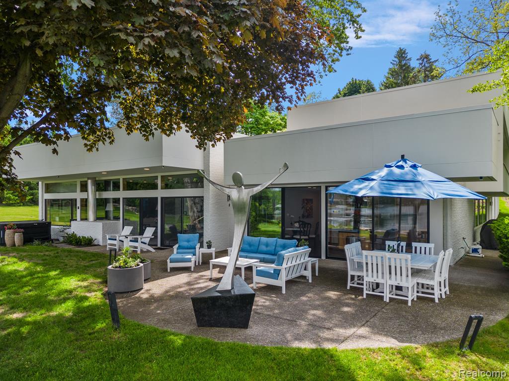 3110 W Long Lake Road