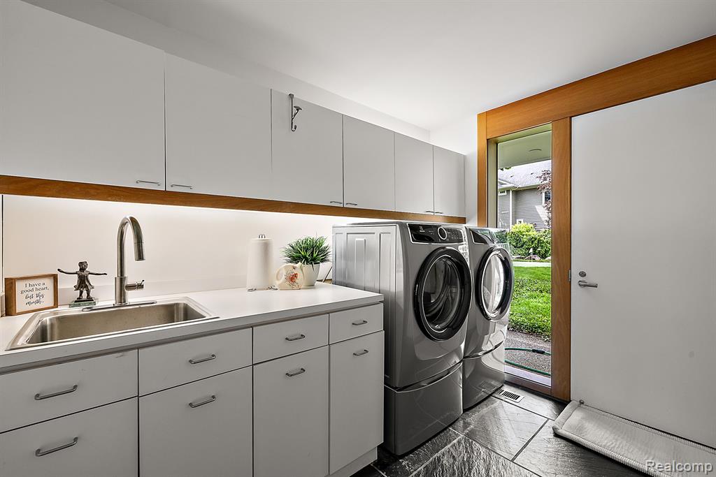 3110 W Long Lake Road