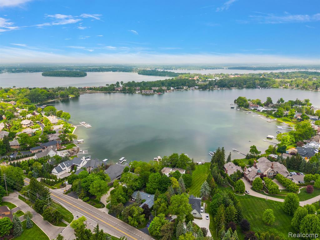 3110 W Long Lake Road