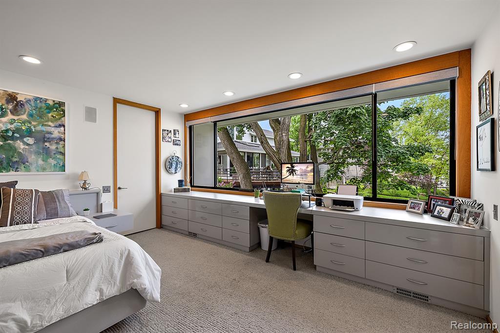 3110 W Long Lake Road