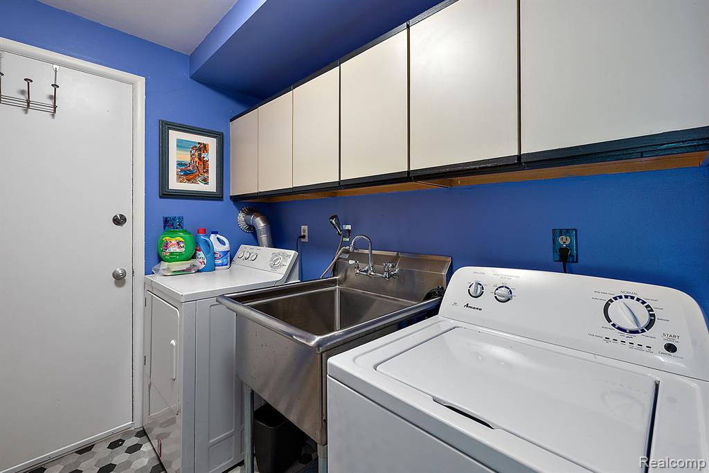 3110 W Long Lake Road