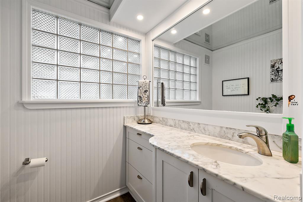 3110 W Long Lake Road