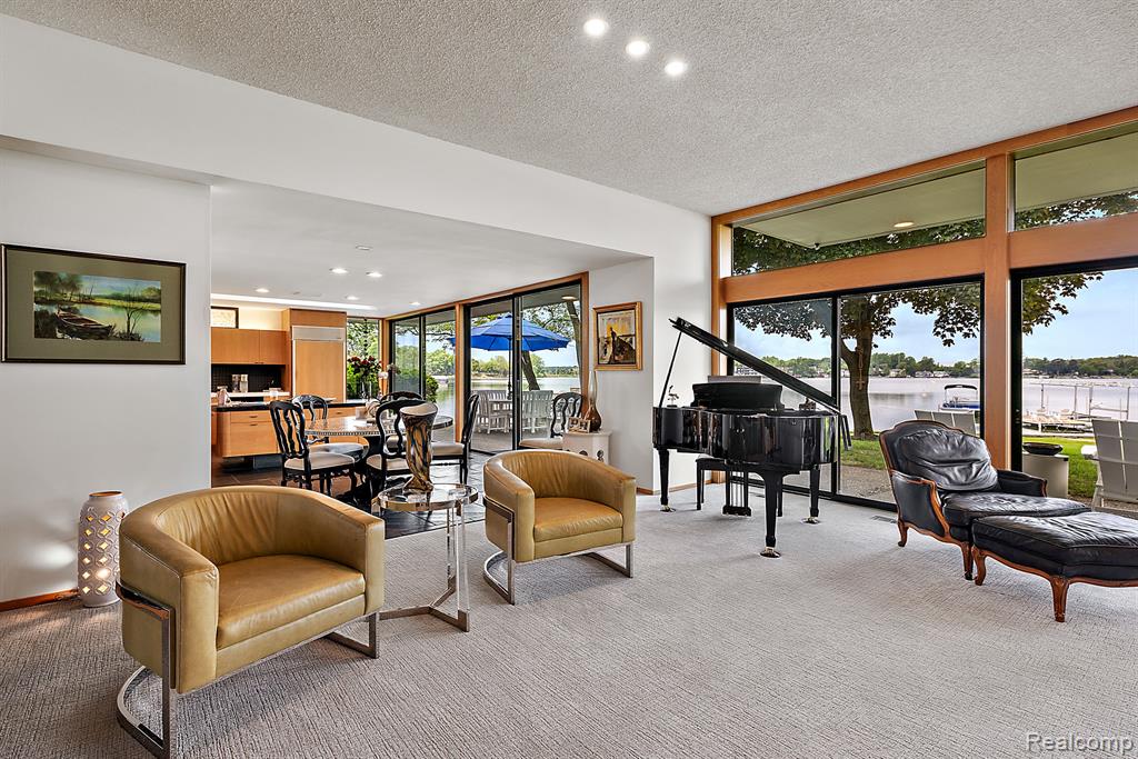 3110 W Long Lake Road