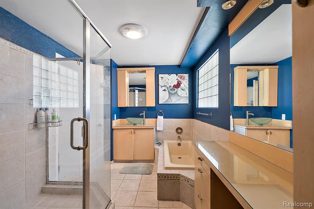 3110 W Long Lake Road