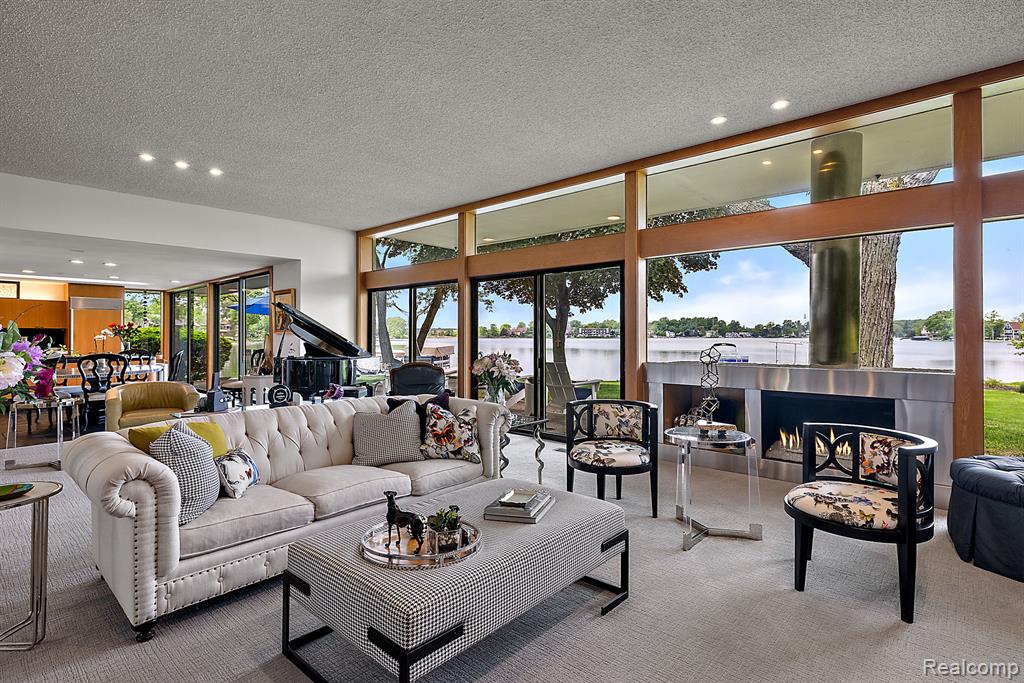 3110 W Long Lake Road