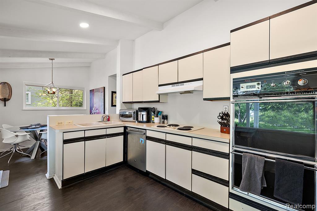 3110 W Long Lake Road