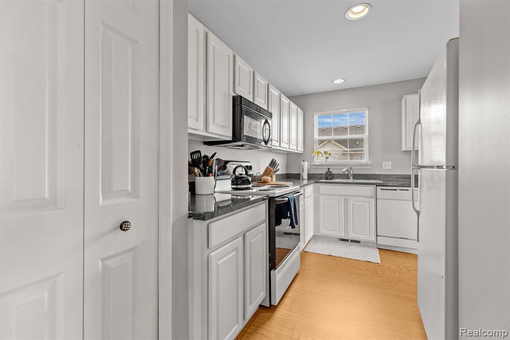 1860 Flagstone Circle