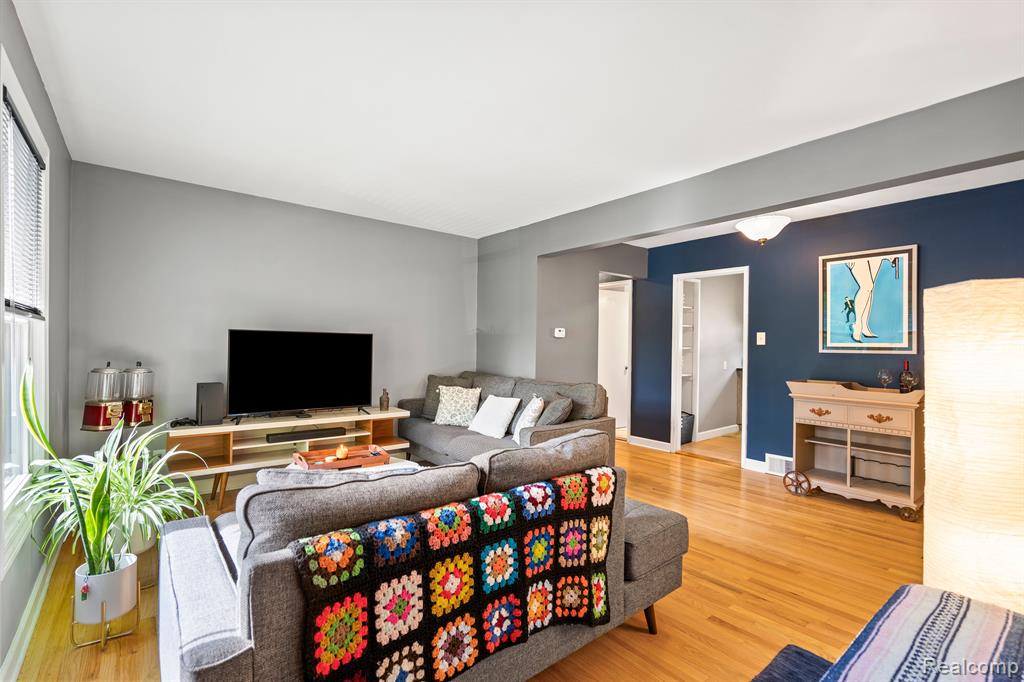 1203 Catalpa Drive # 3