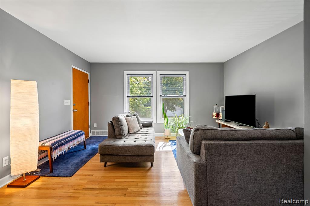 1203 Catalpa Drive # 3