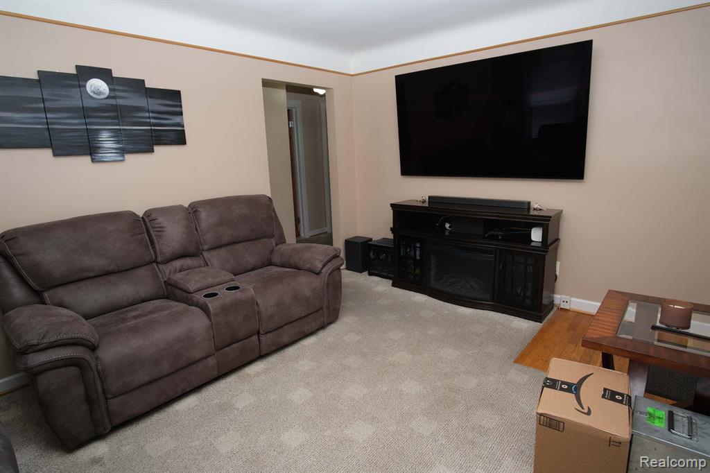 23425 Harding Avenue