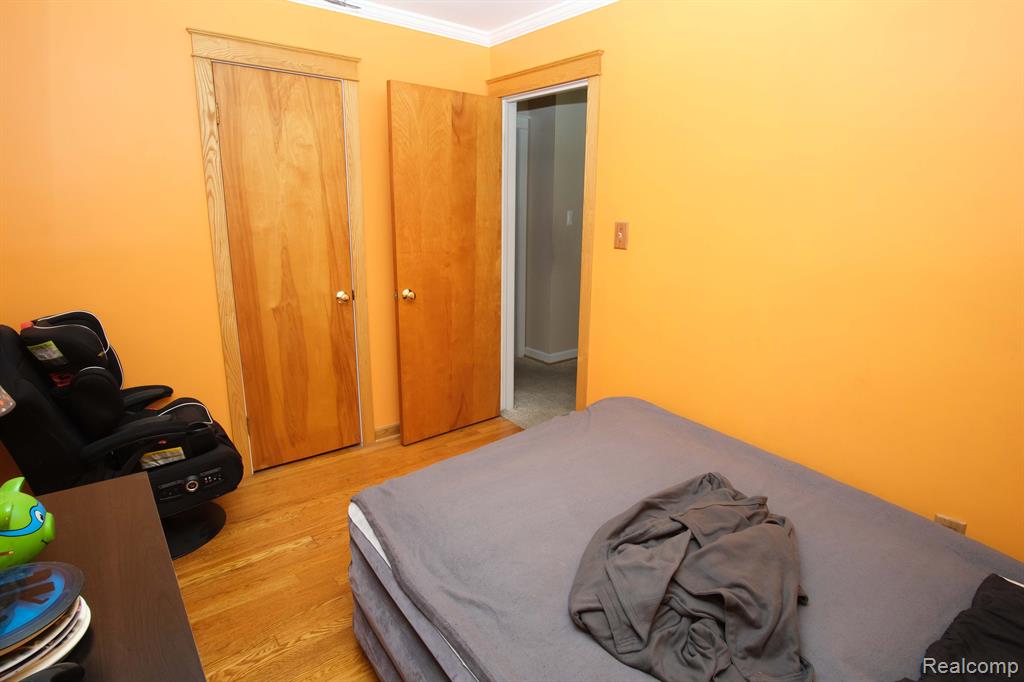 23425 Harding Avenue