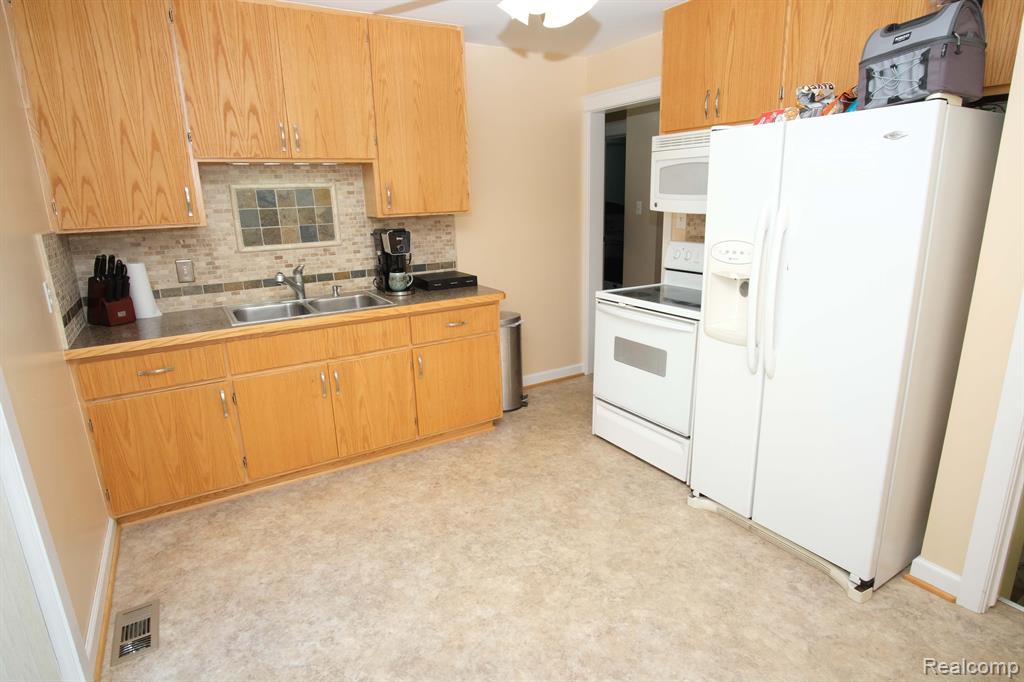 23425 Harding Avenue