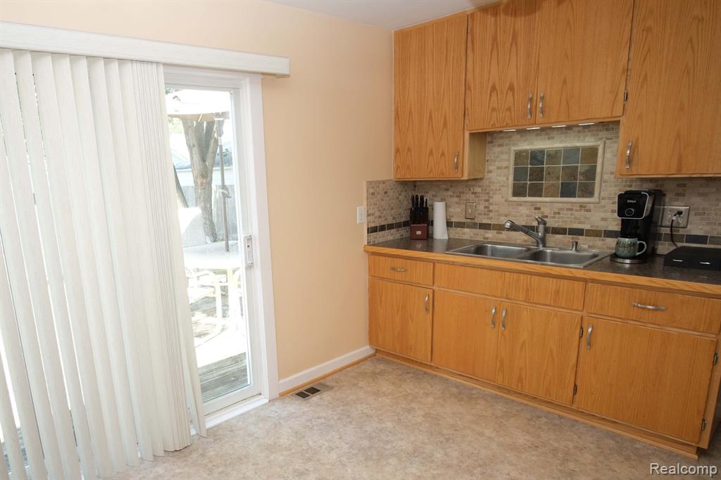 23425 Harding Avenue